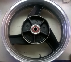 Hinterrad Kawasaki ZZR1100D gebraucht Farbe grau.